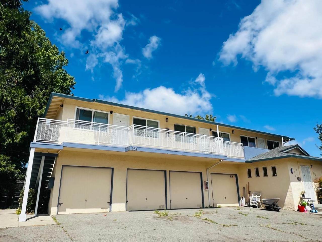 205 Burnham Ct - Photo 1