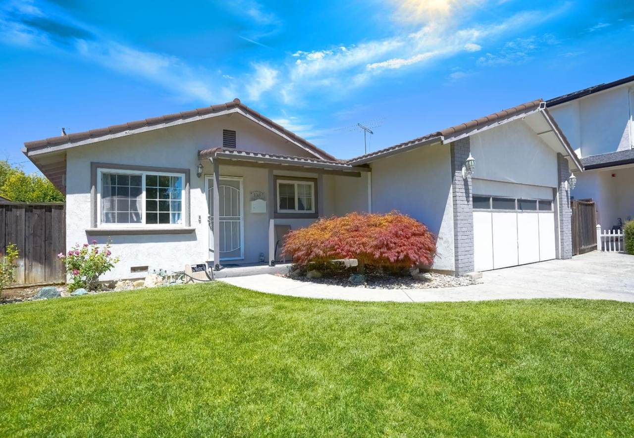 1065 Lancer Dr - Photo 1