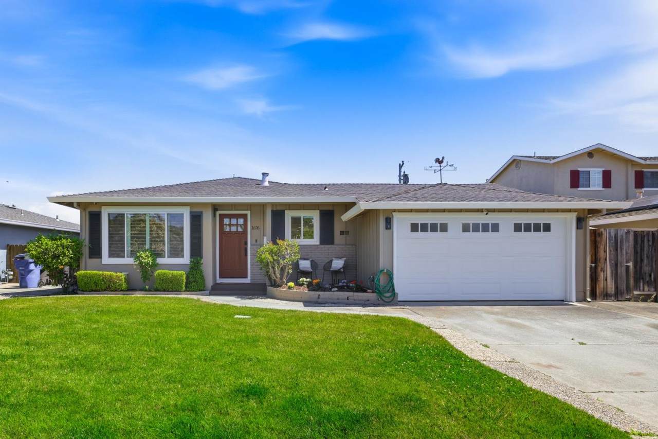 1676 Ebbetts Dr - Photo 1