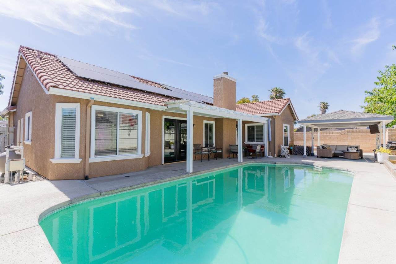 656 Grape Ct - Photo 1