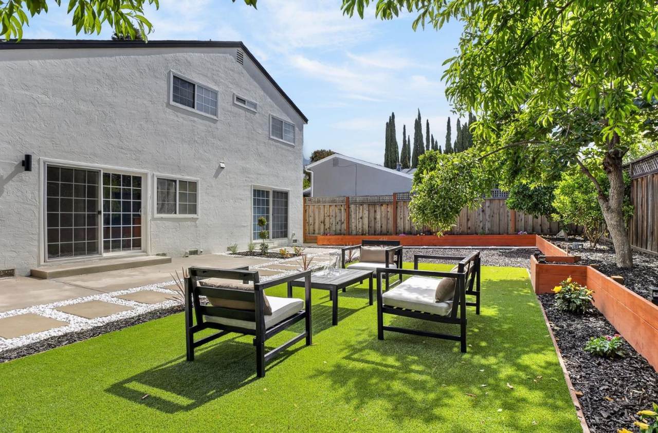 1425 Blackstone Ave - Photo 1