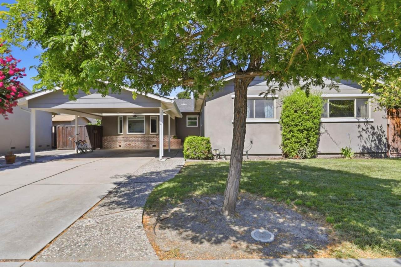 2586 Bobolink Dr - Photo 1