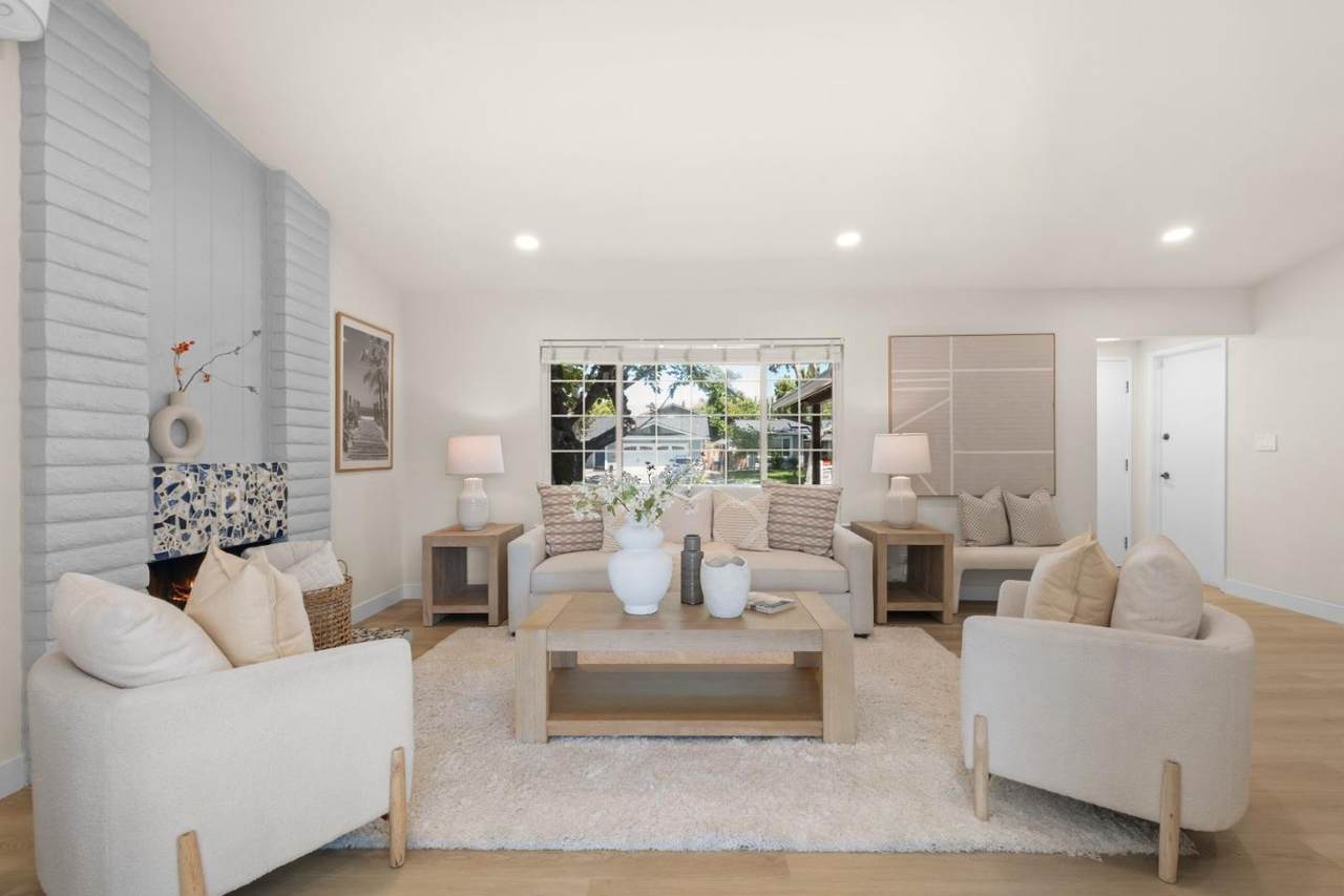 1873 Camargo Dr - Photo 1