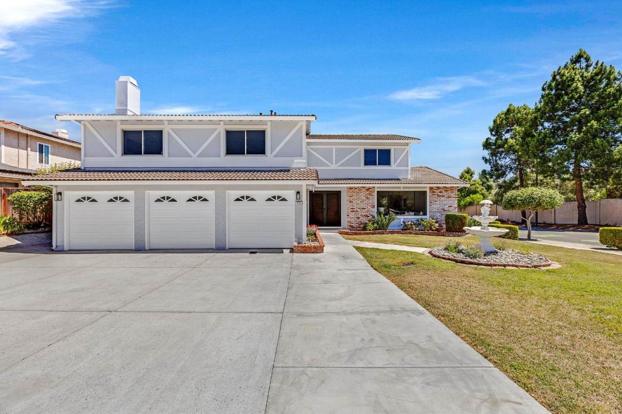 674 Canterbury Pl - Photo 1