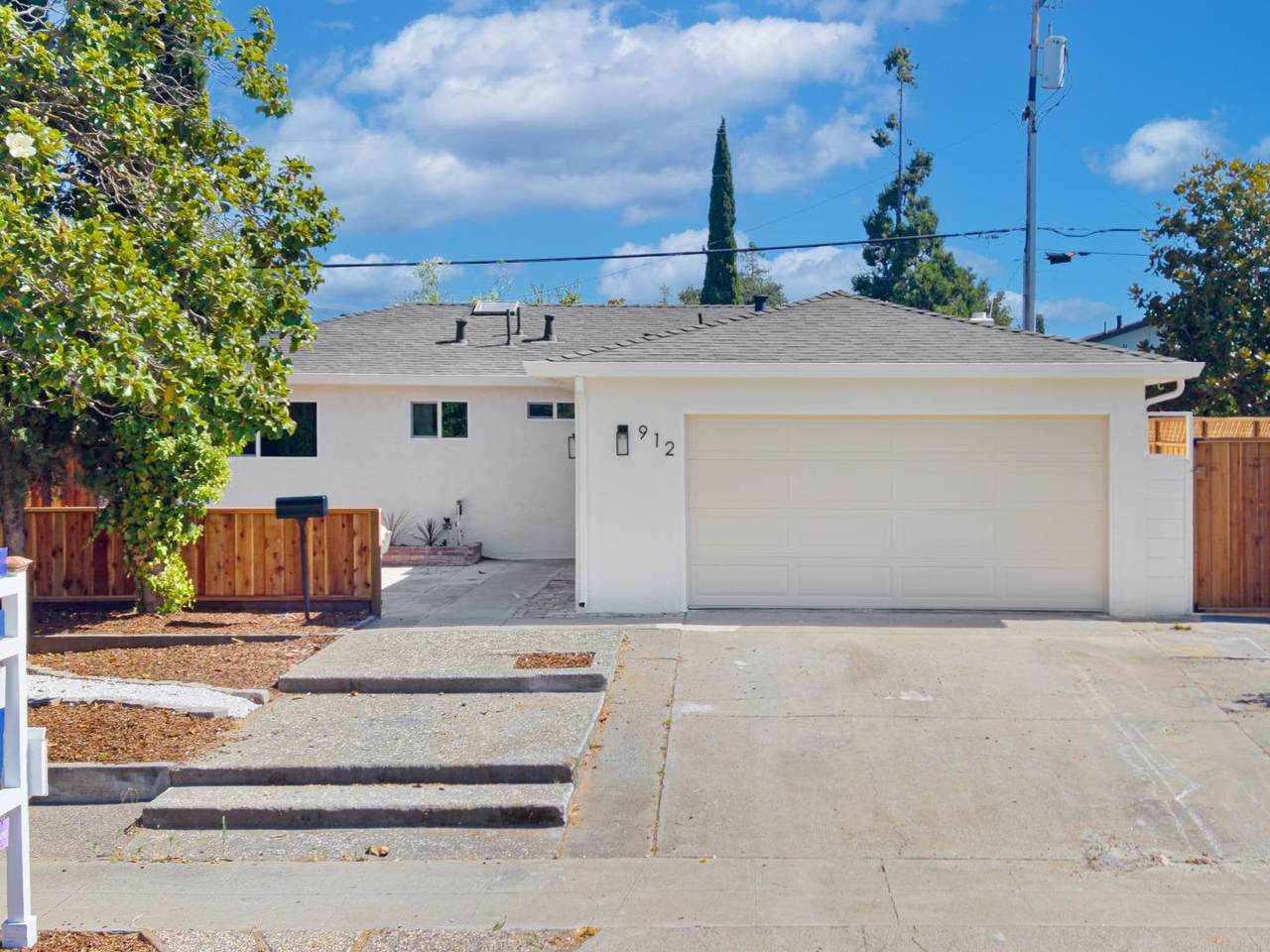 912 Connie Dr - Photo 1