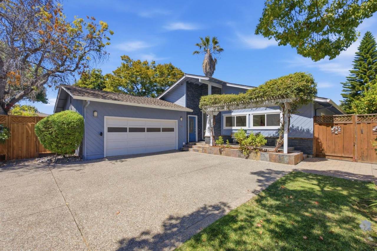 995 Warwick Ct - Photo 1
