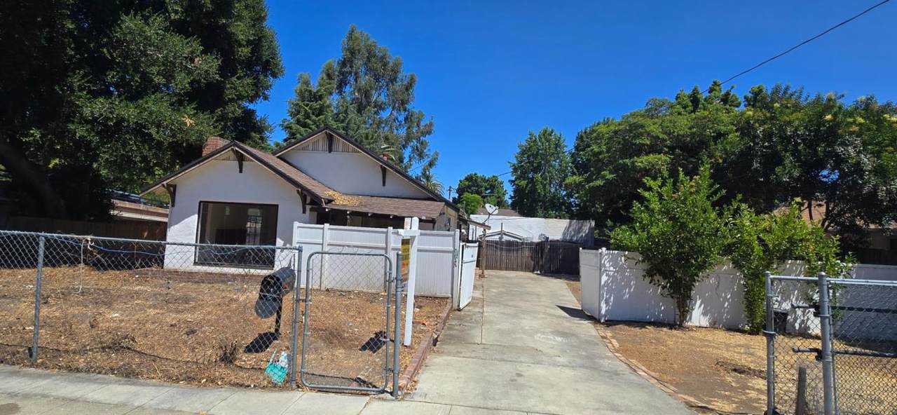 393 Beemer Ave - Photo 1