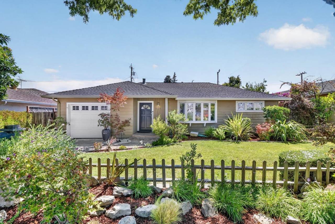 898 Lois Ave - Photo 1
