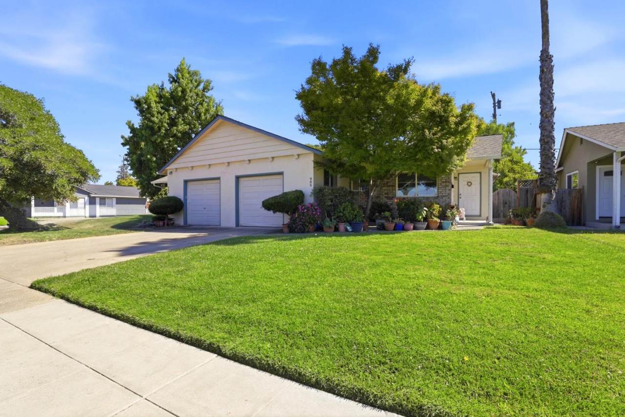 986 Hacienda Ave - Photo 1