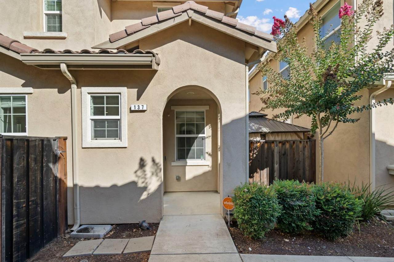 137 Lusitano Way - Photo 1