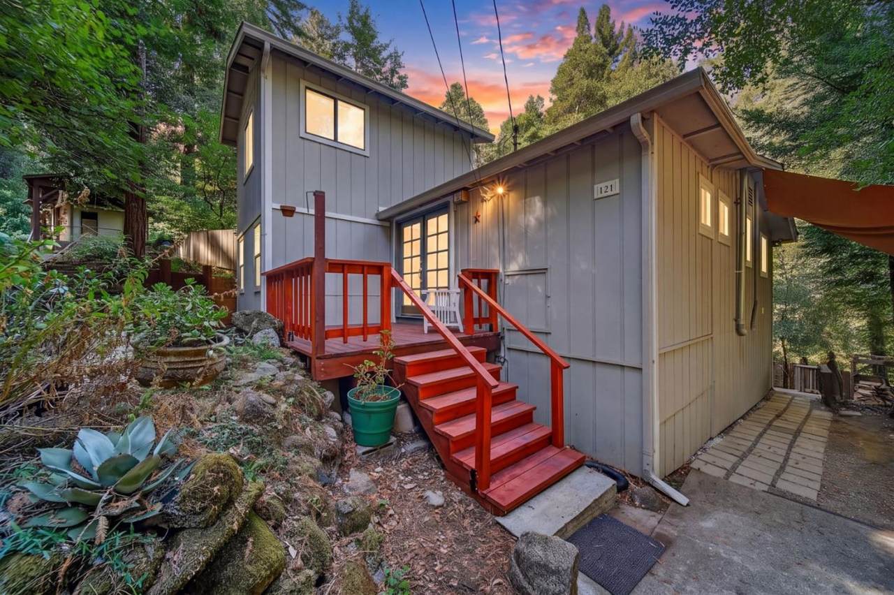 121 Mahogany Way - Photo 1