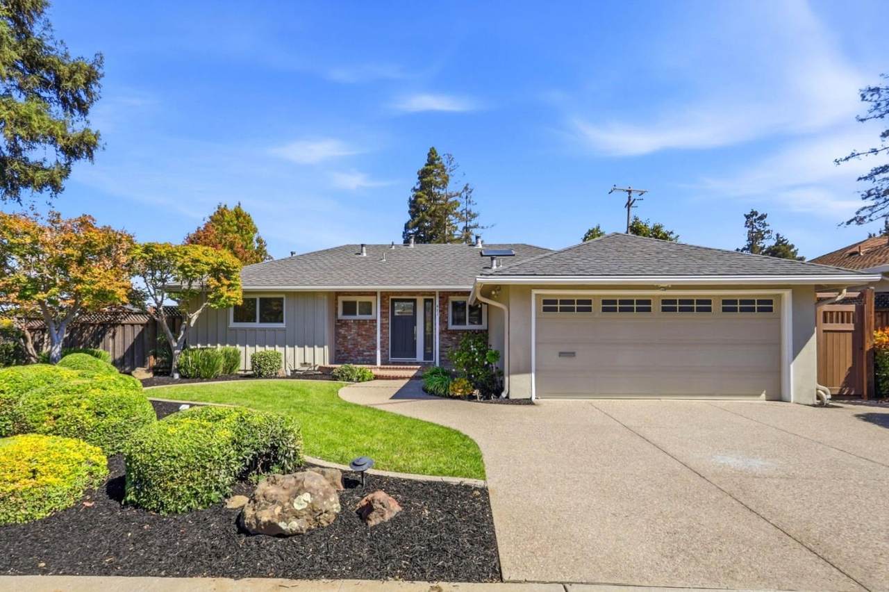 471 Lowell Dr - Photo 1