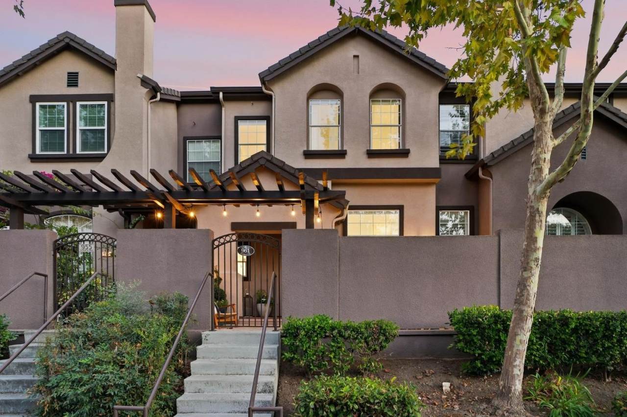 961 Goodacre Way - Photo 1