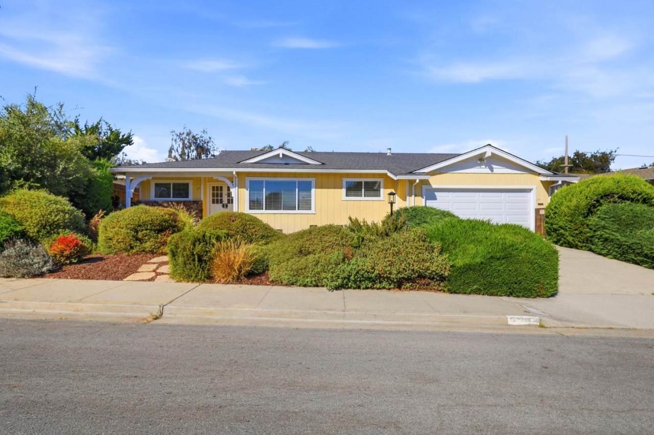 131 Woodcrest Pl - Photo 1
