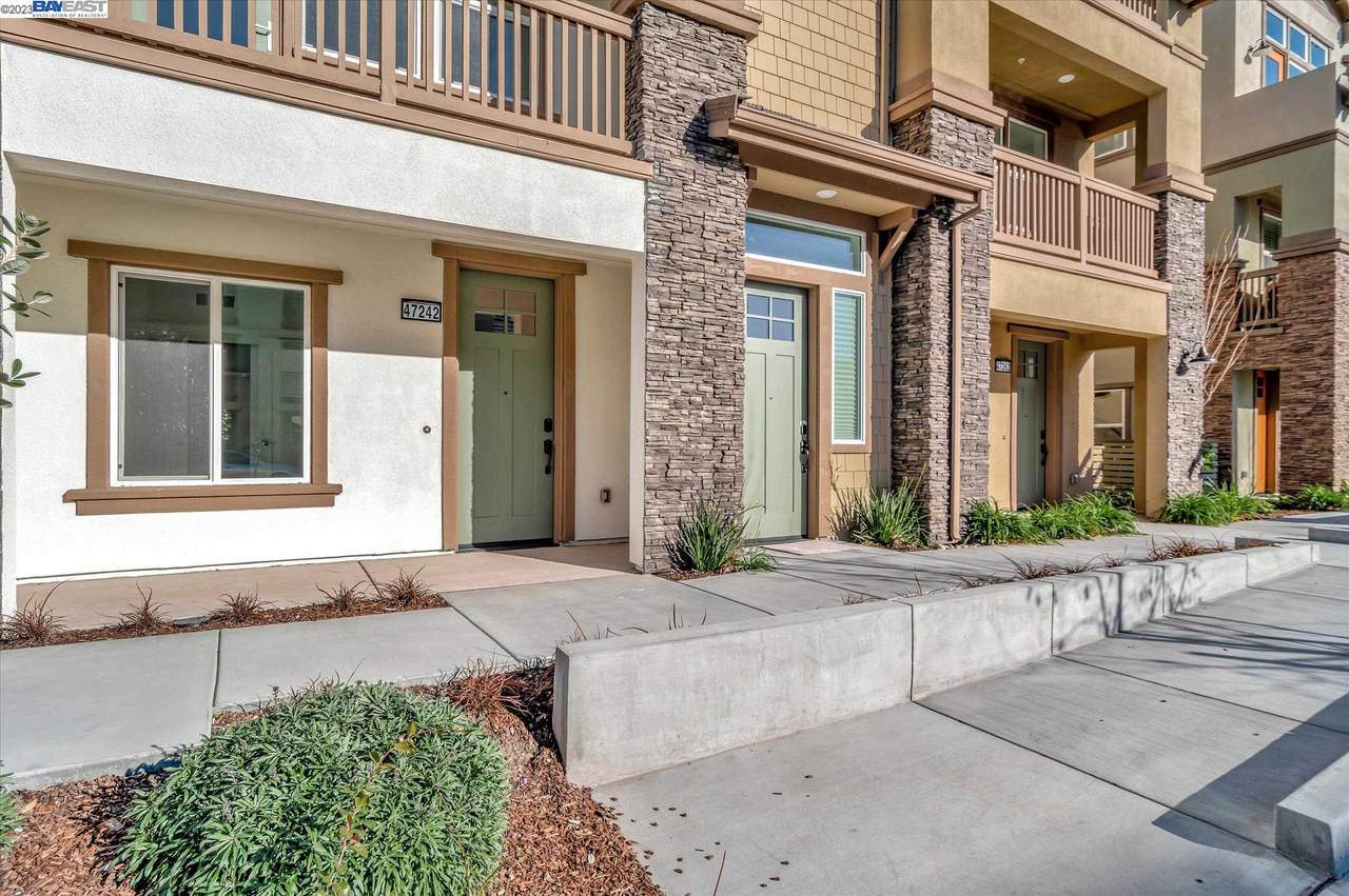 47242 Mission Falls Court - Photo 1