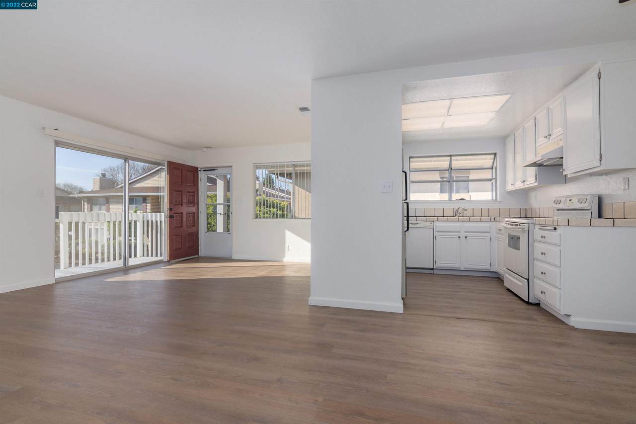 2591 El Portal Dr D - Photo 1