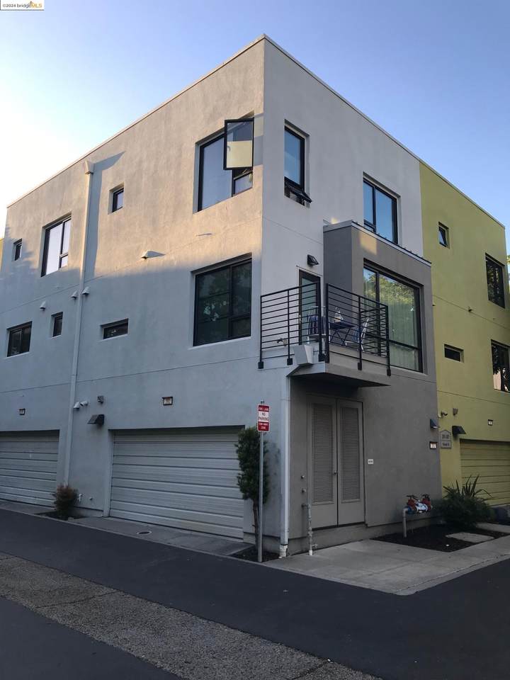 202 Palisade Drive - Photo 1