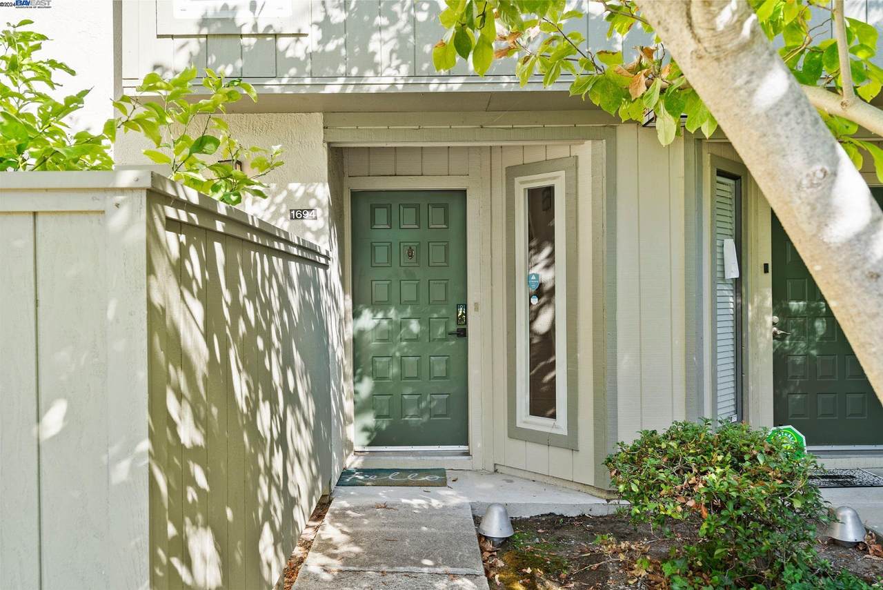 1694 Parkside Dr - Photo 1