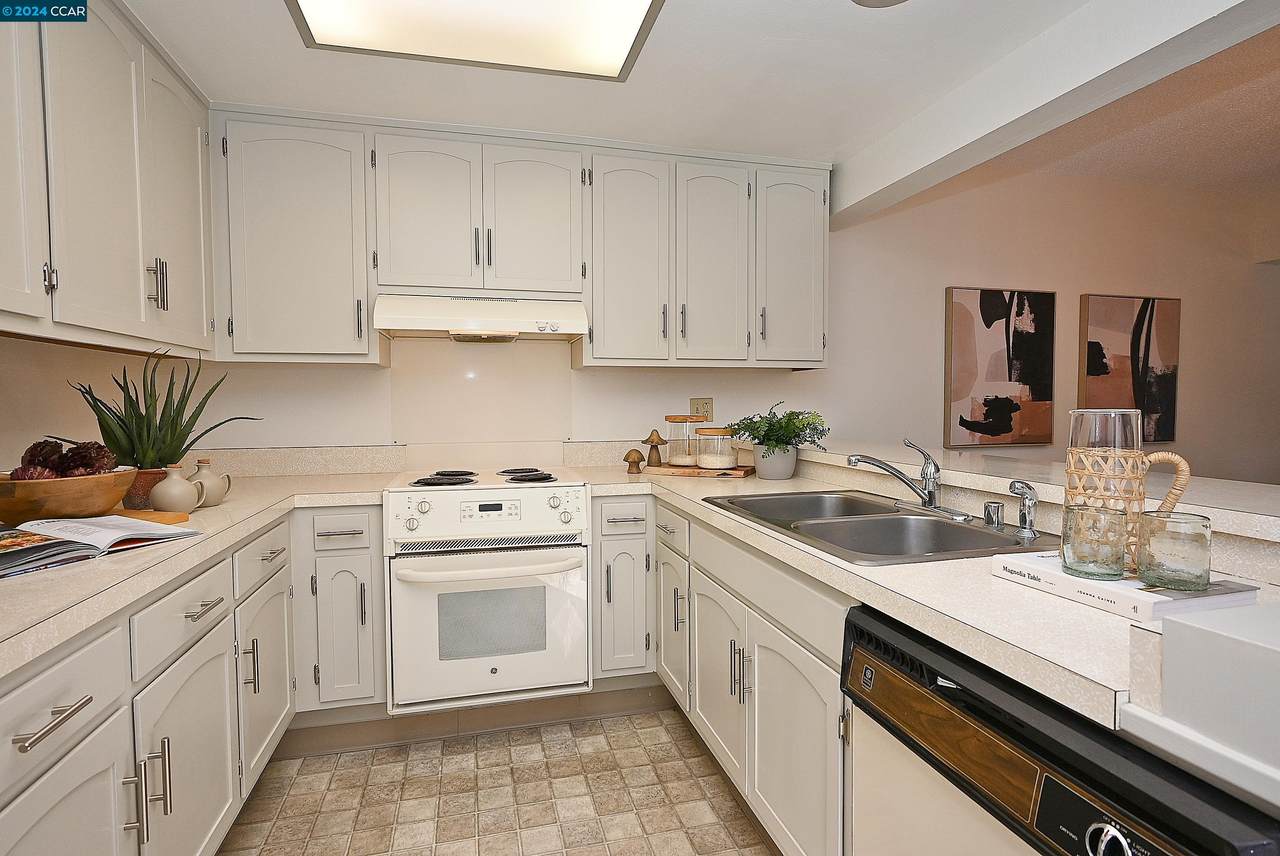 1516 Golden Rain Rd 3 - Photo 1