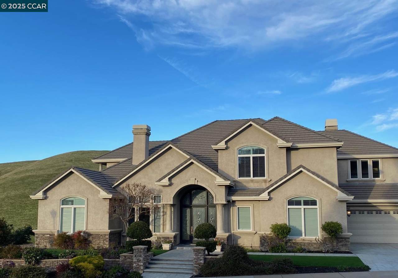 1021 Pebble Beach Dr - Photo 1