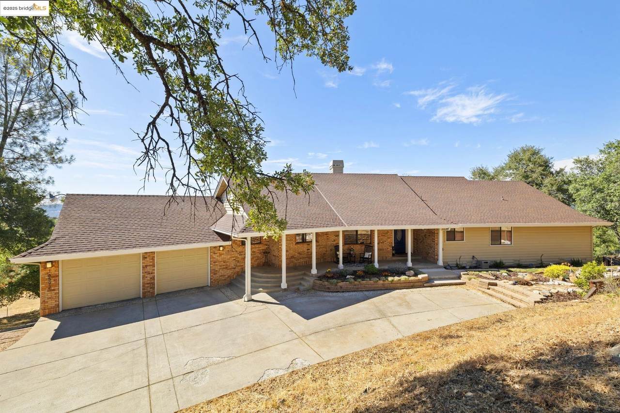 16592 Parkridge Ave - Photo 1