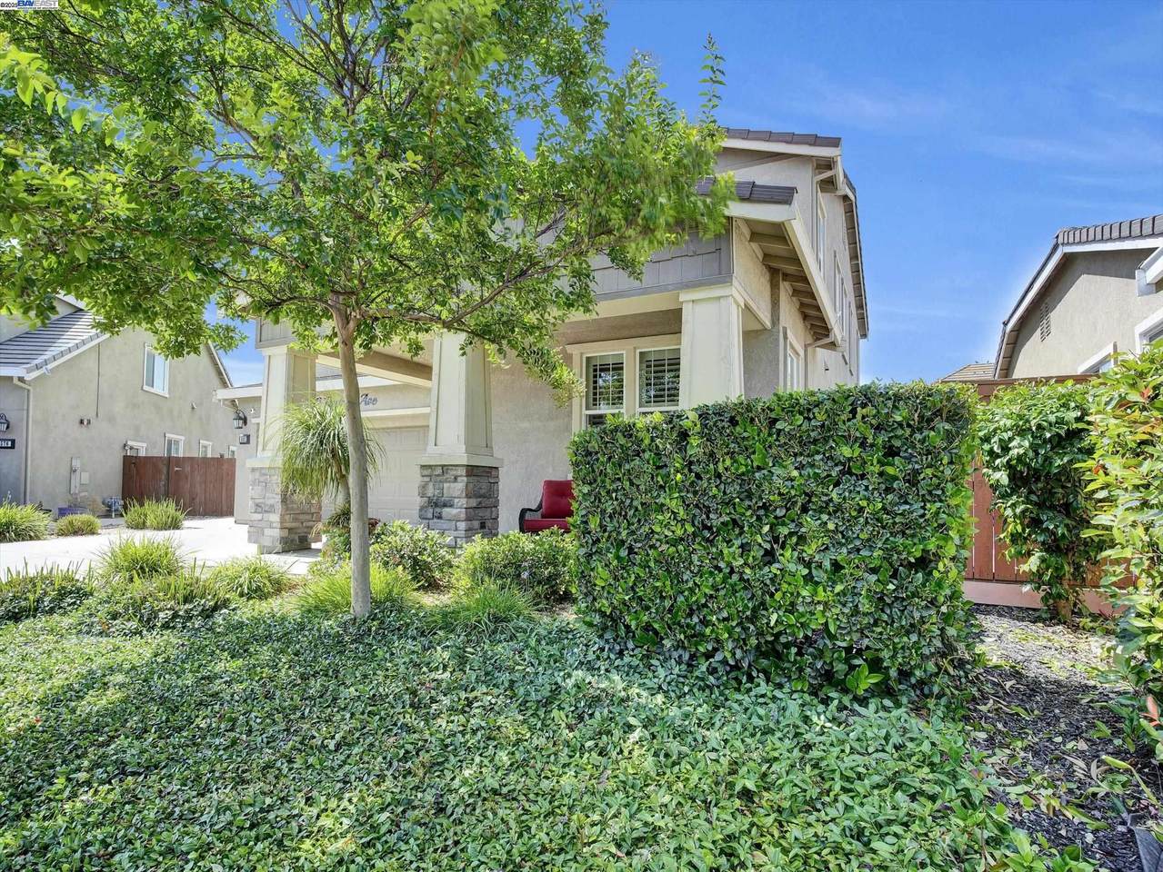 582 Pasture Ave - Photo 1