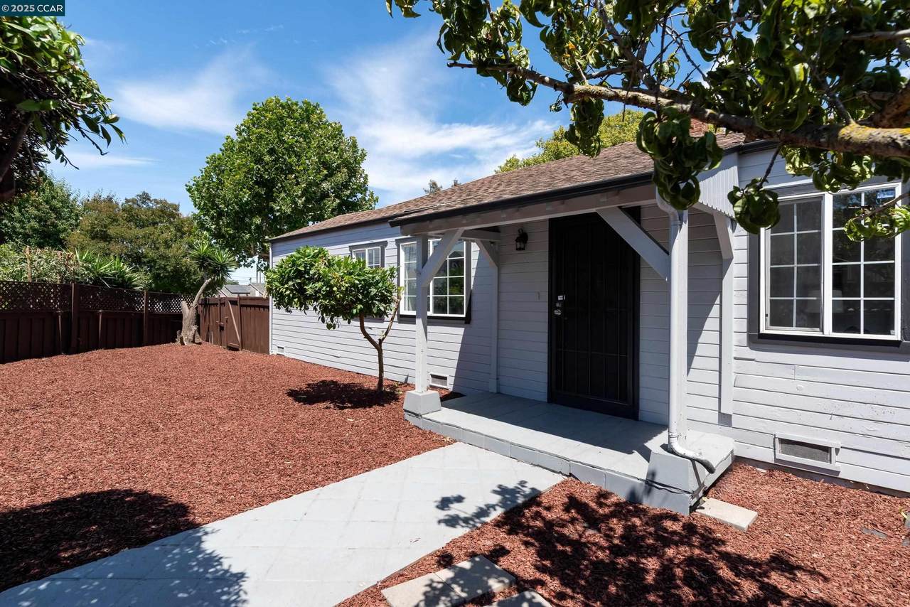 300 Buss Ave - Photo 1