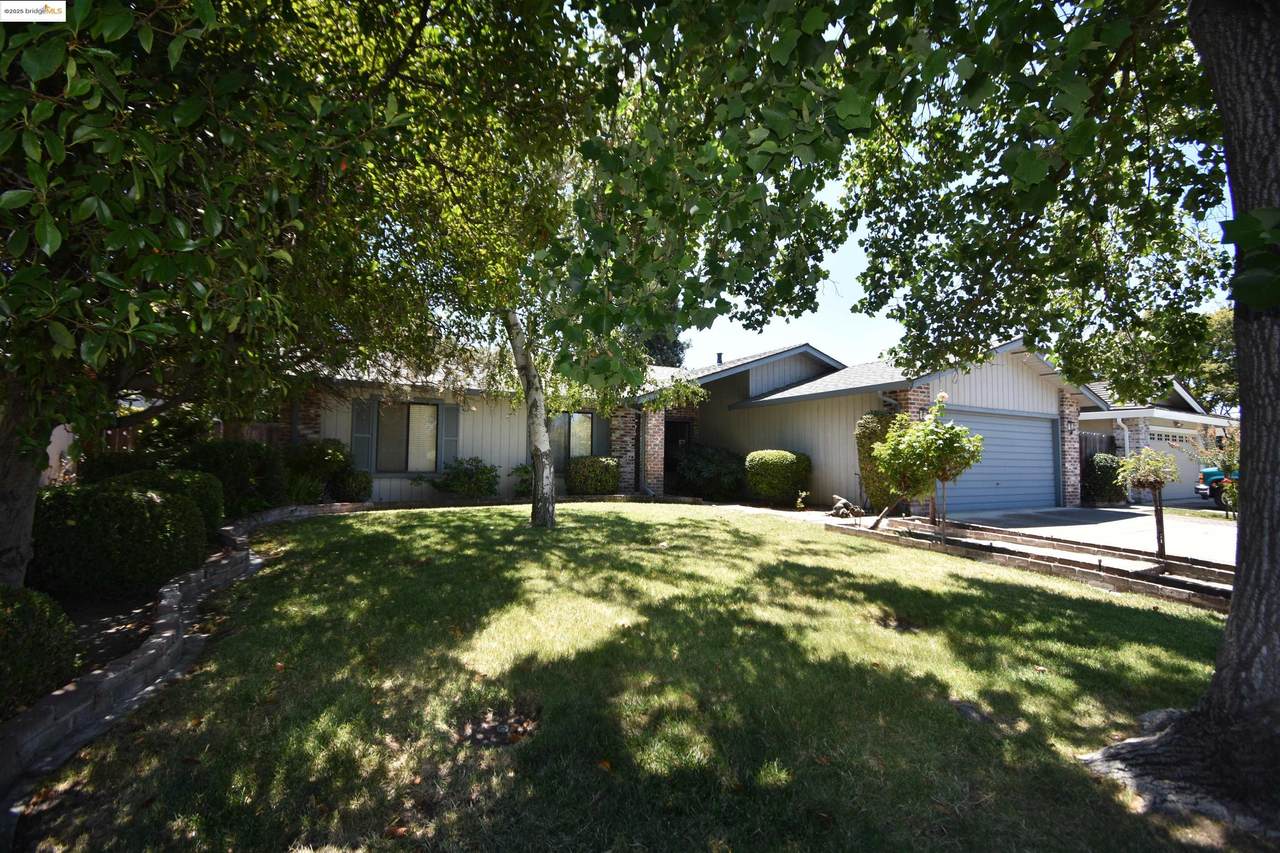 3124 Estate Dr - Photo 1