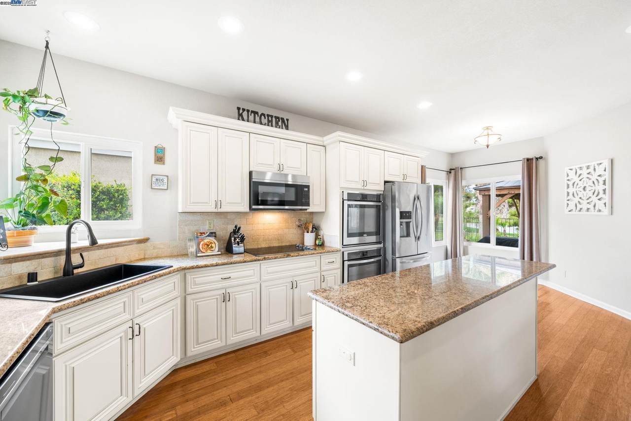 2779 Cherry Hills Dr - Photo 1