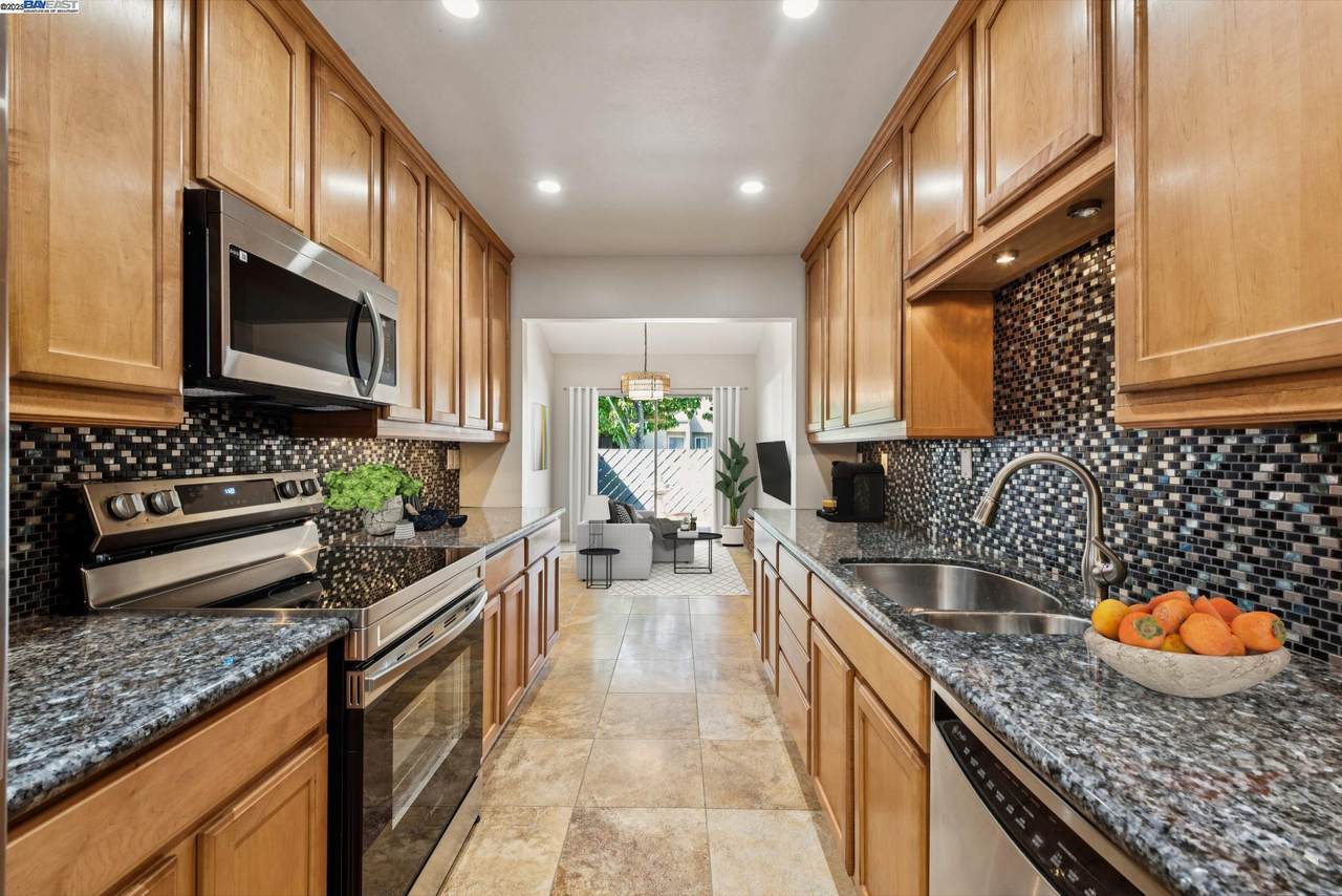 1042 Mangrove Ln - Photo 1