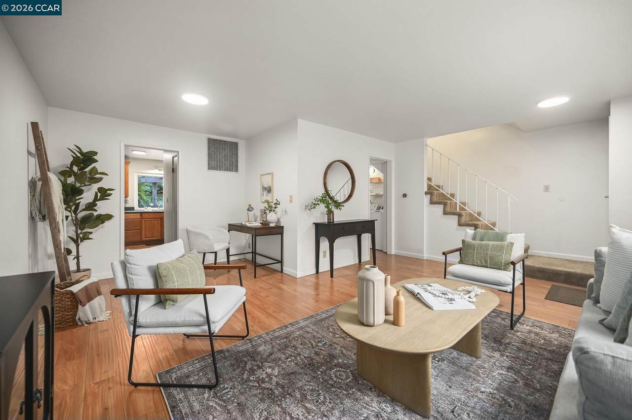 1109 Cardigan Dr - Photo 1