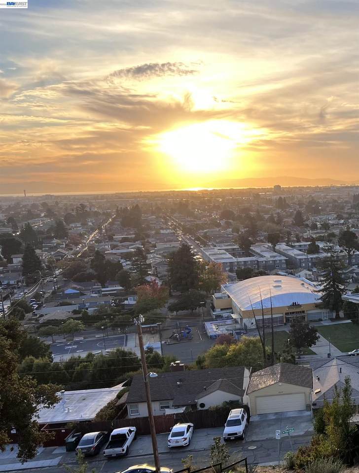 8712 Burr St - Photo 1