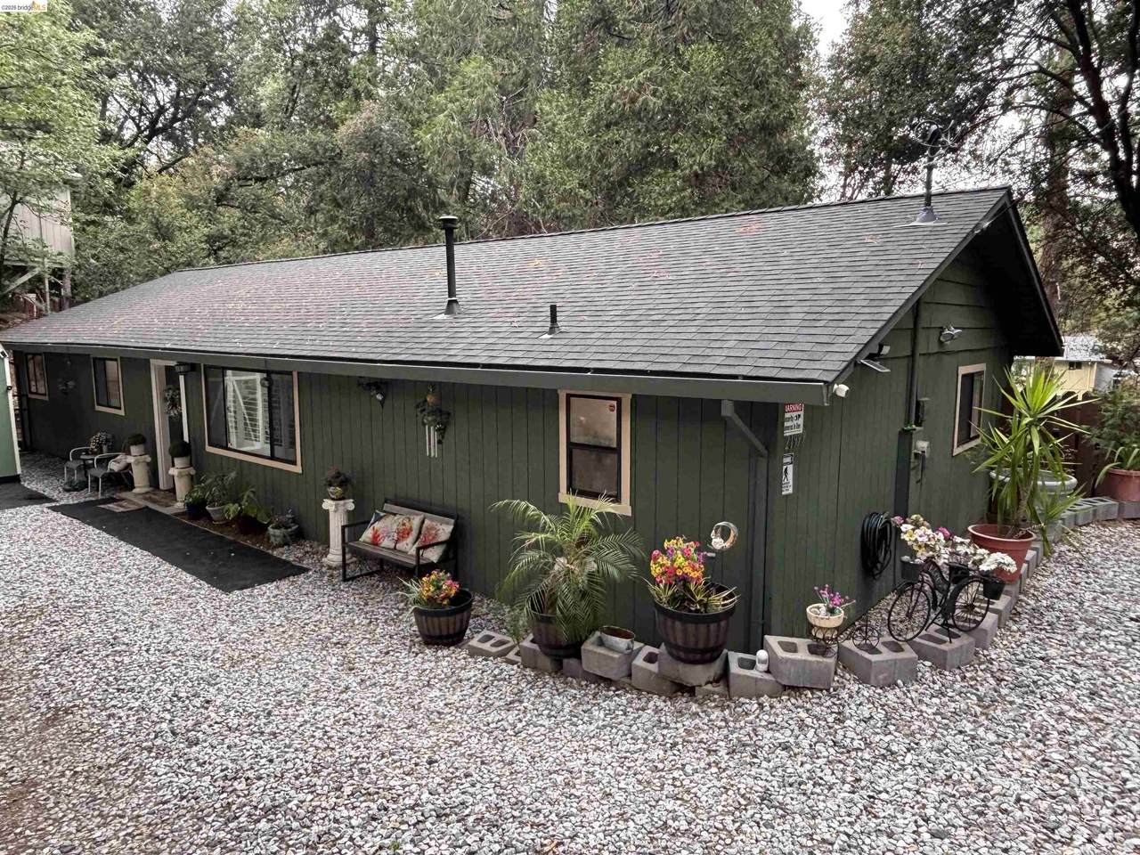 21999 Fallview - Photo 1