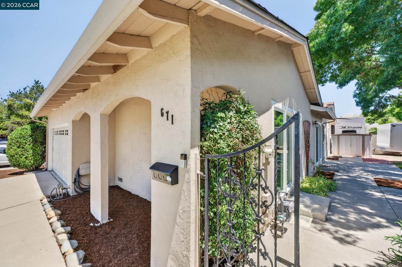 671 Starling Ave - Photo 1