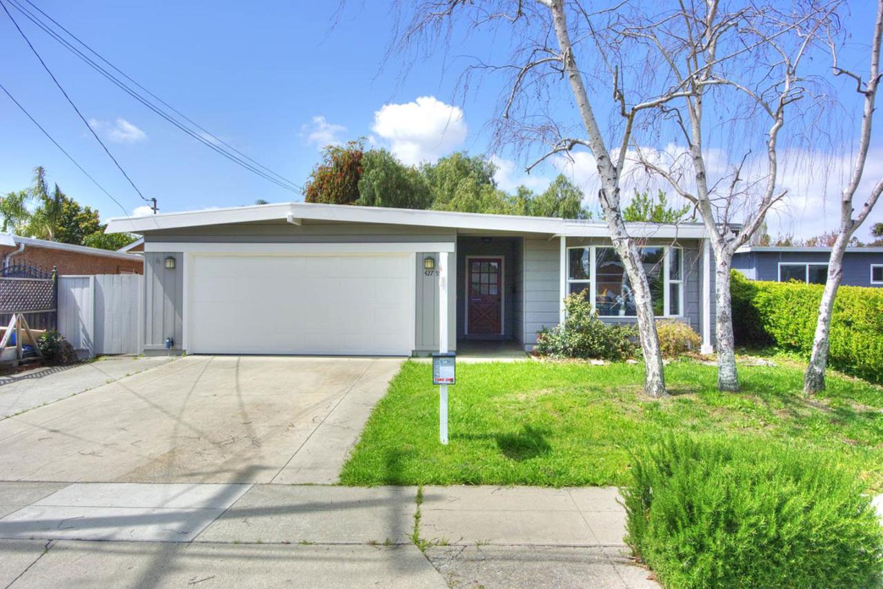 42755 Roberts Ave - Photo 1