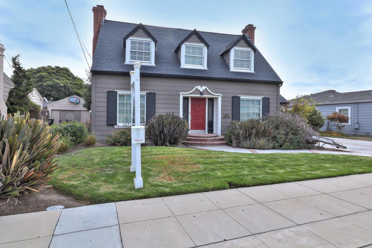 415 Lorimer St - Photo 1