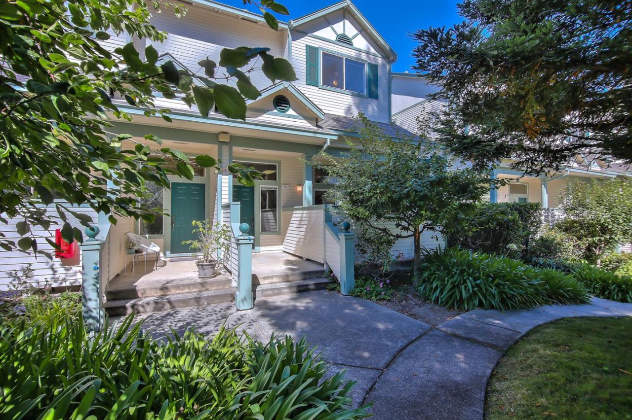 131 Claremont Ter - Photo 1