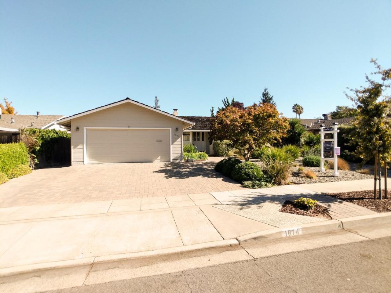 1674 Manitoba Dr - Photo 1