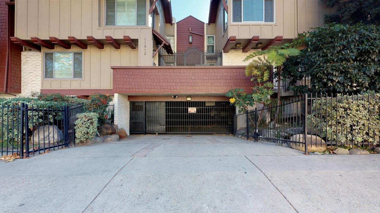 11912 Riverside 2 - Photo 1