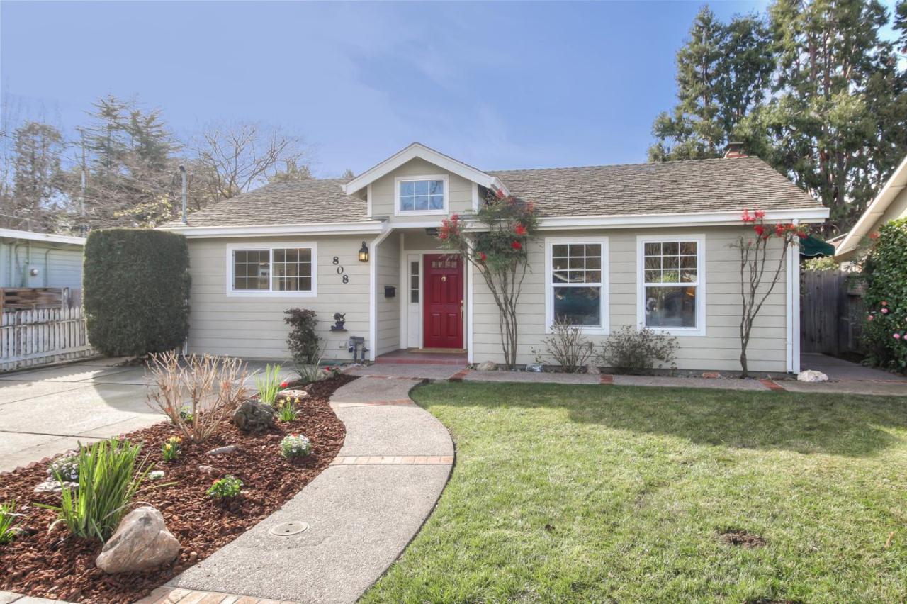 808 Shirley Ave - Photo 1