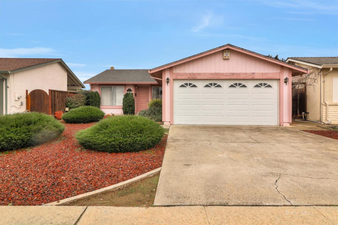 617 Peartree Dr - Photo 1