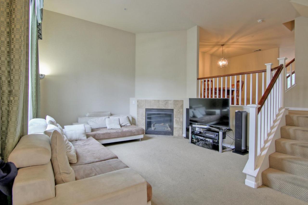 109 Esfahan Dr - Photo 1