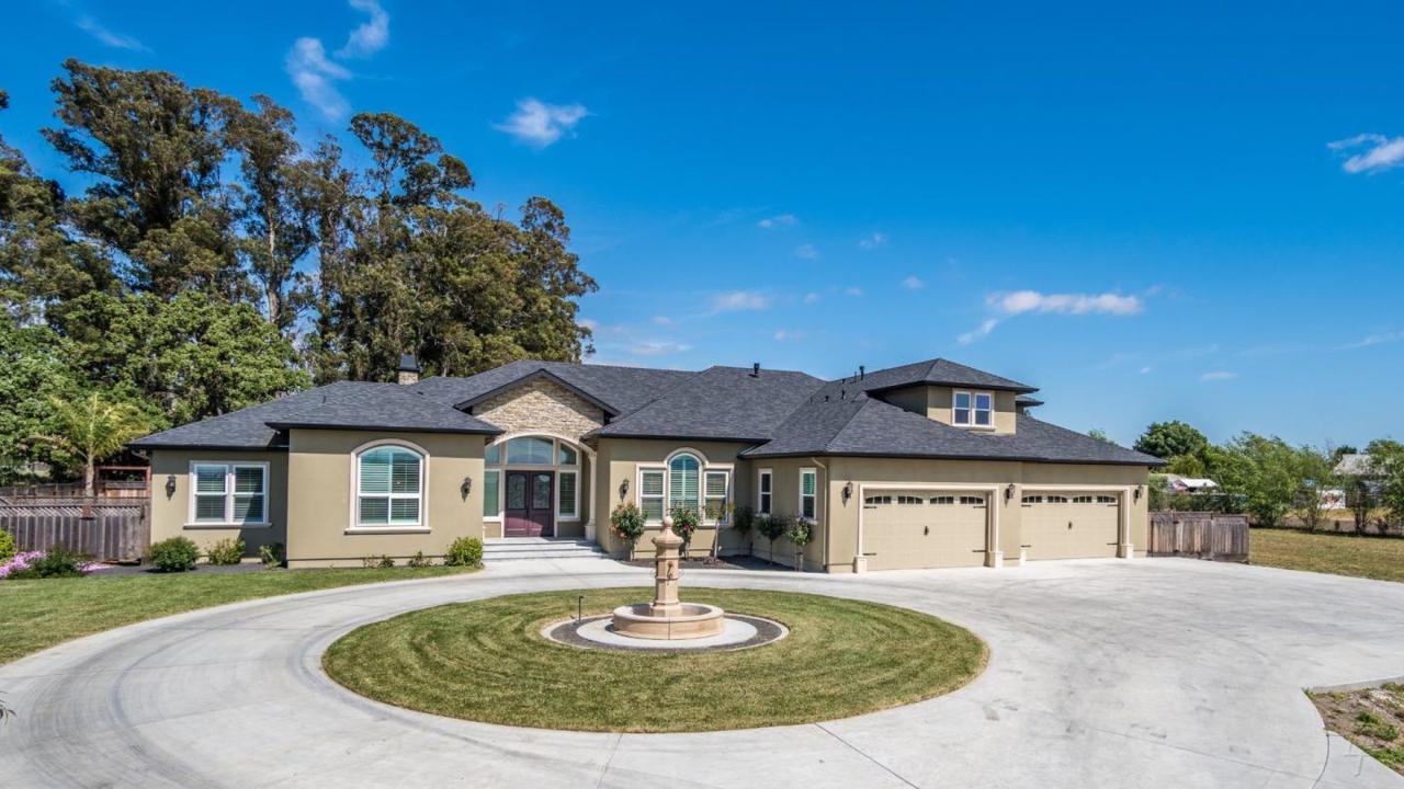 557 Ruben's Ct - Photo 1