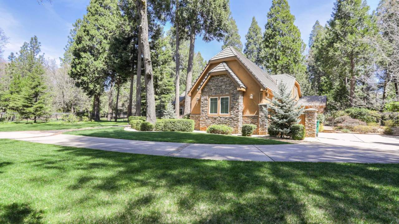 13101 Somerset Dr - Photo 1