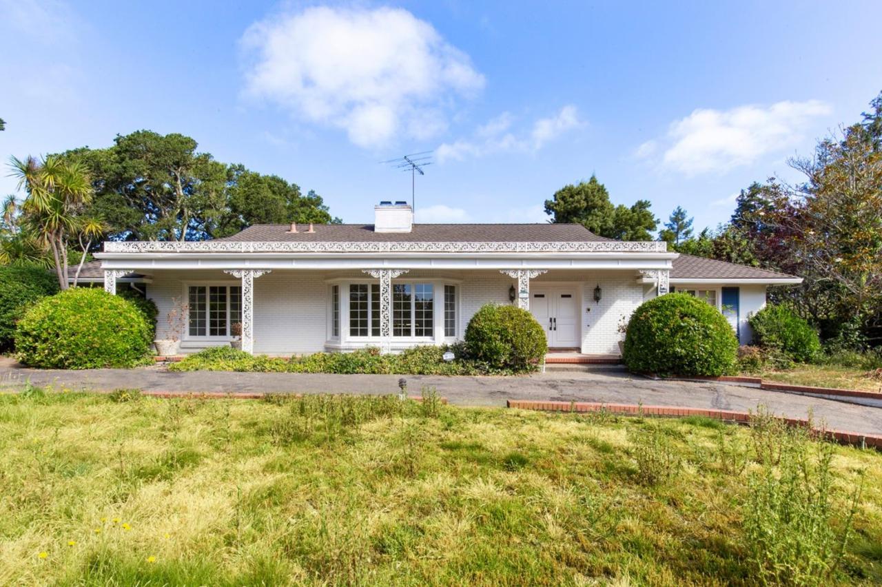 2060 Forest View Ave - Photo 1