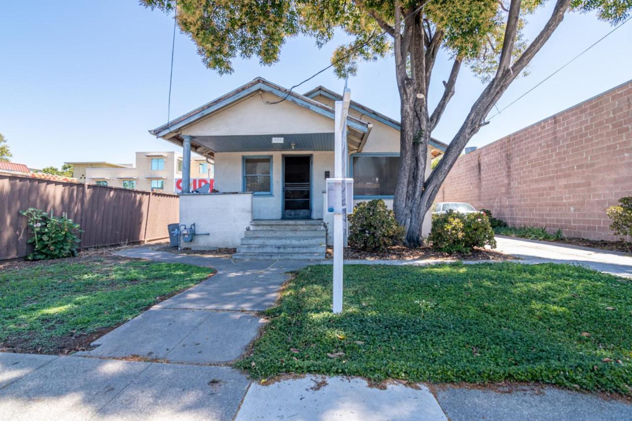 338 Josefa St - Photo 1