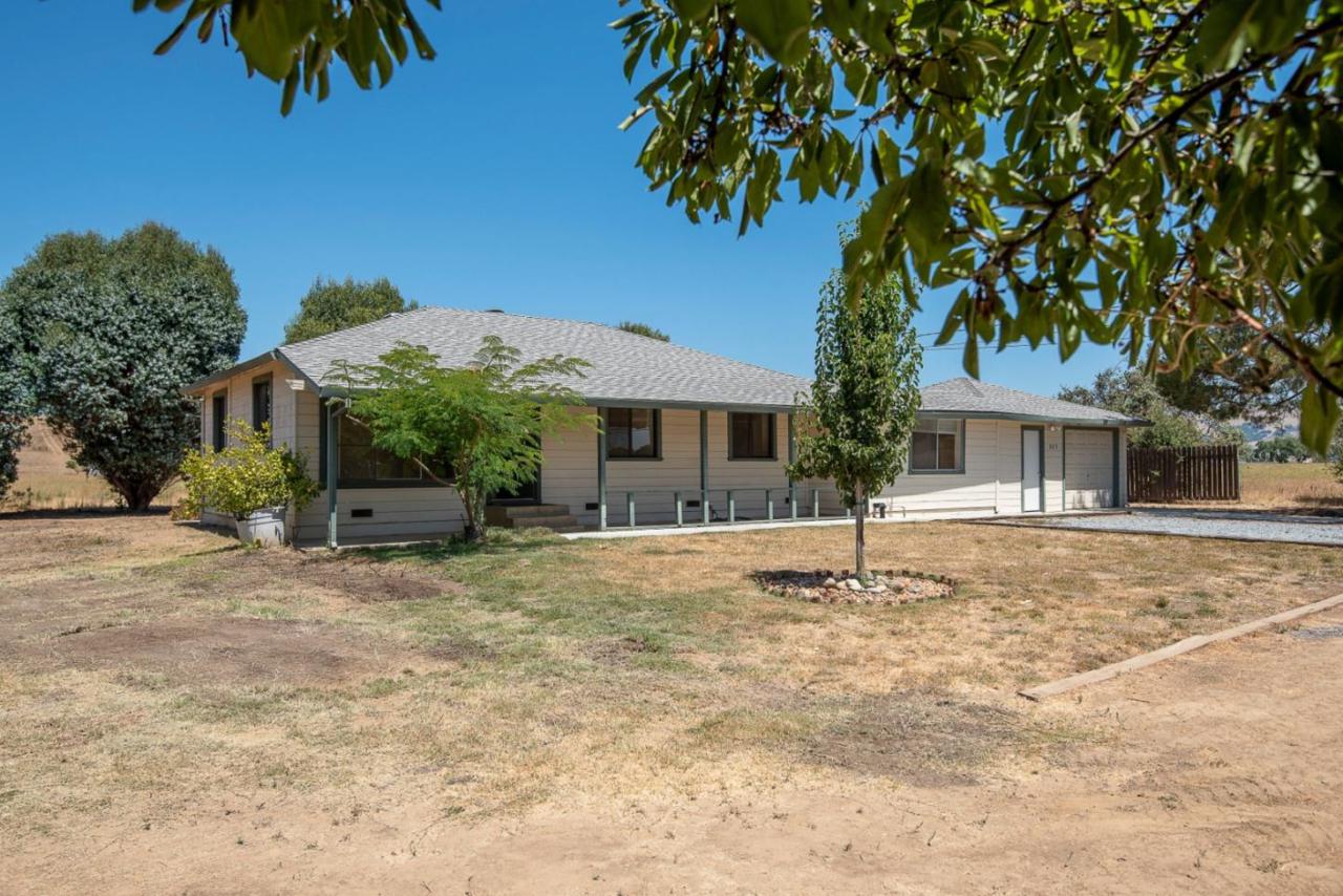 205 California Ave - Photo 1