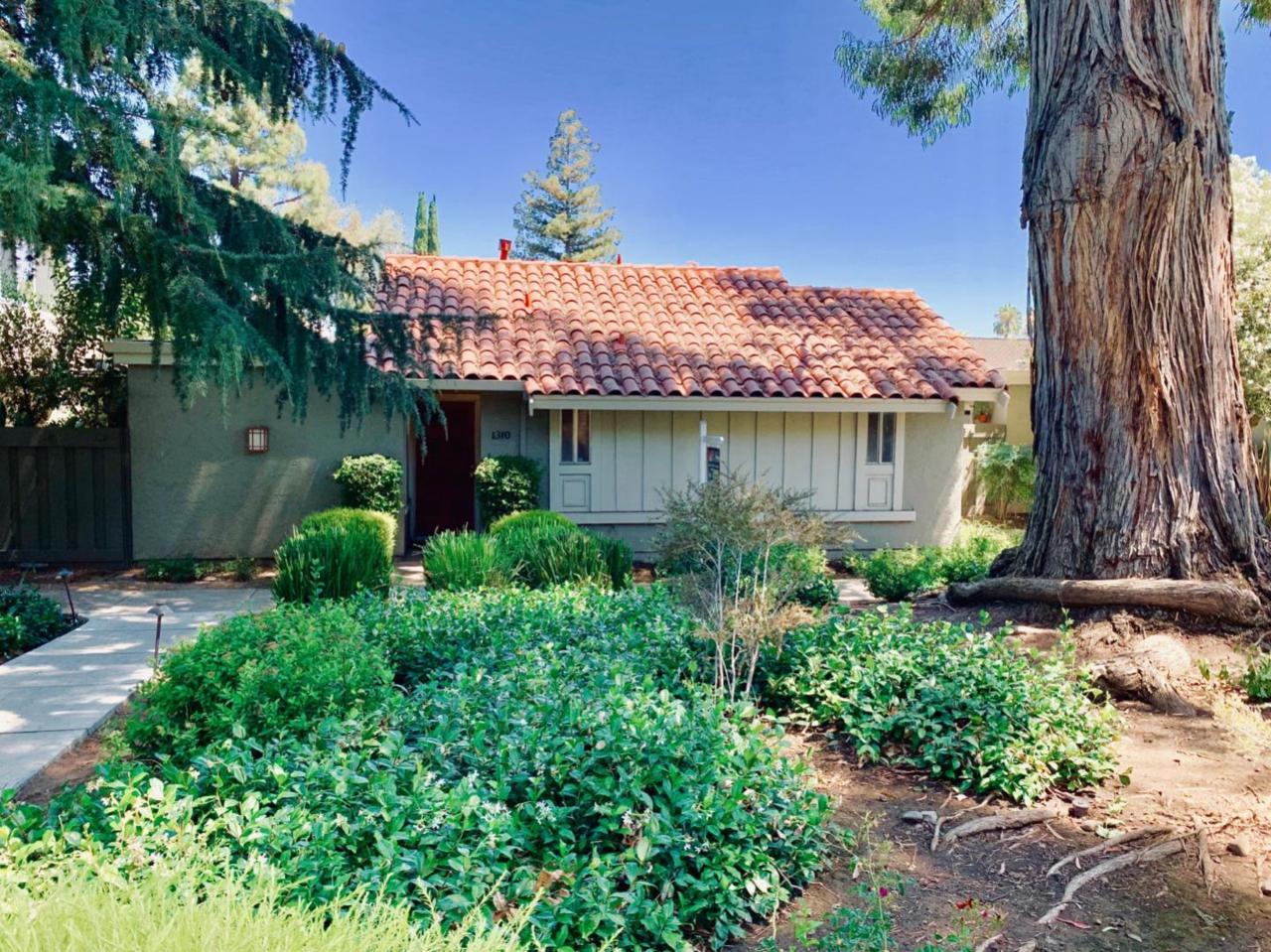 1310 Bottle Brush Ln - Photo 1