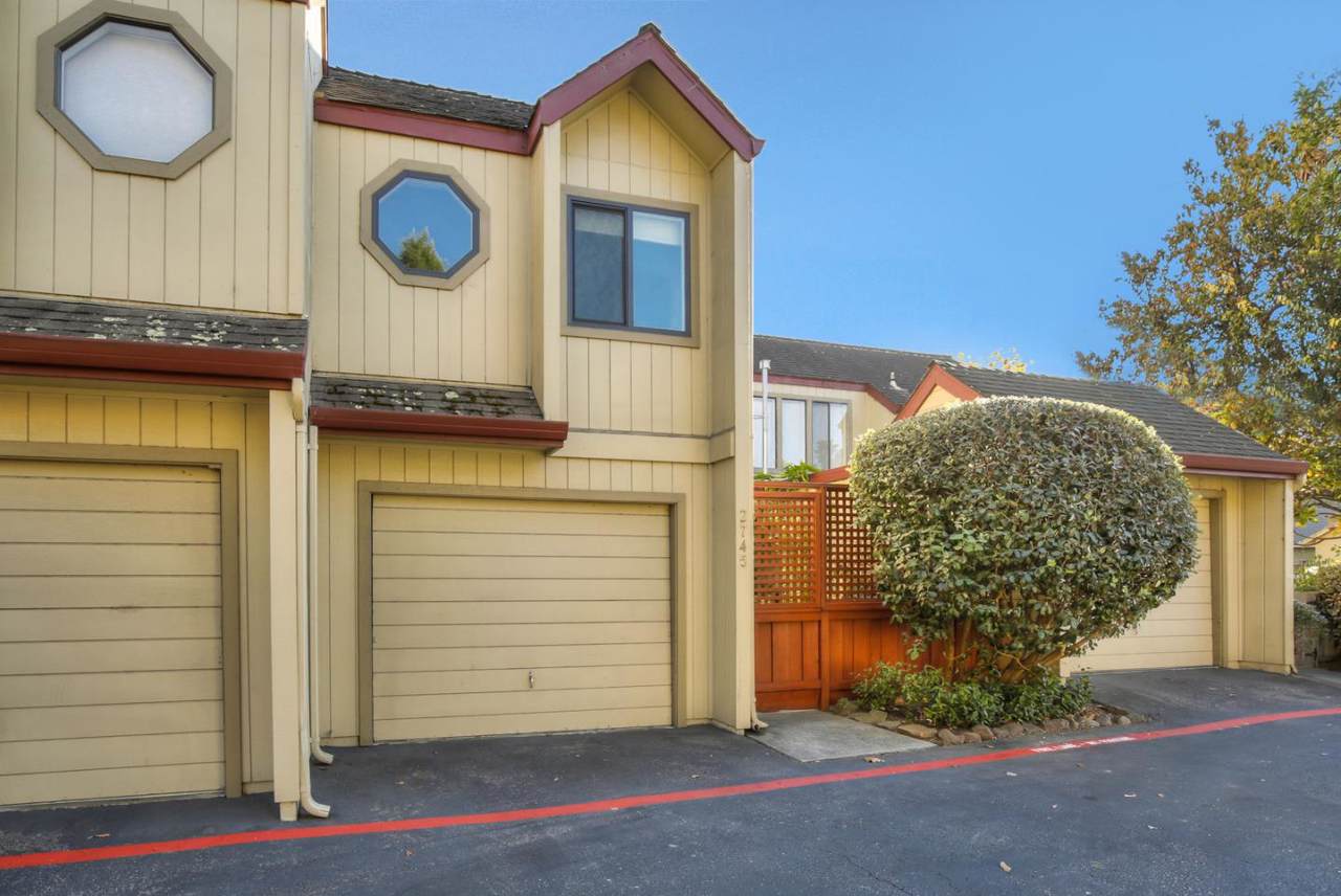 2745 Hampton Ln - Photo 1