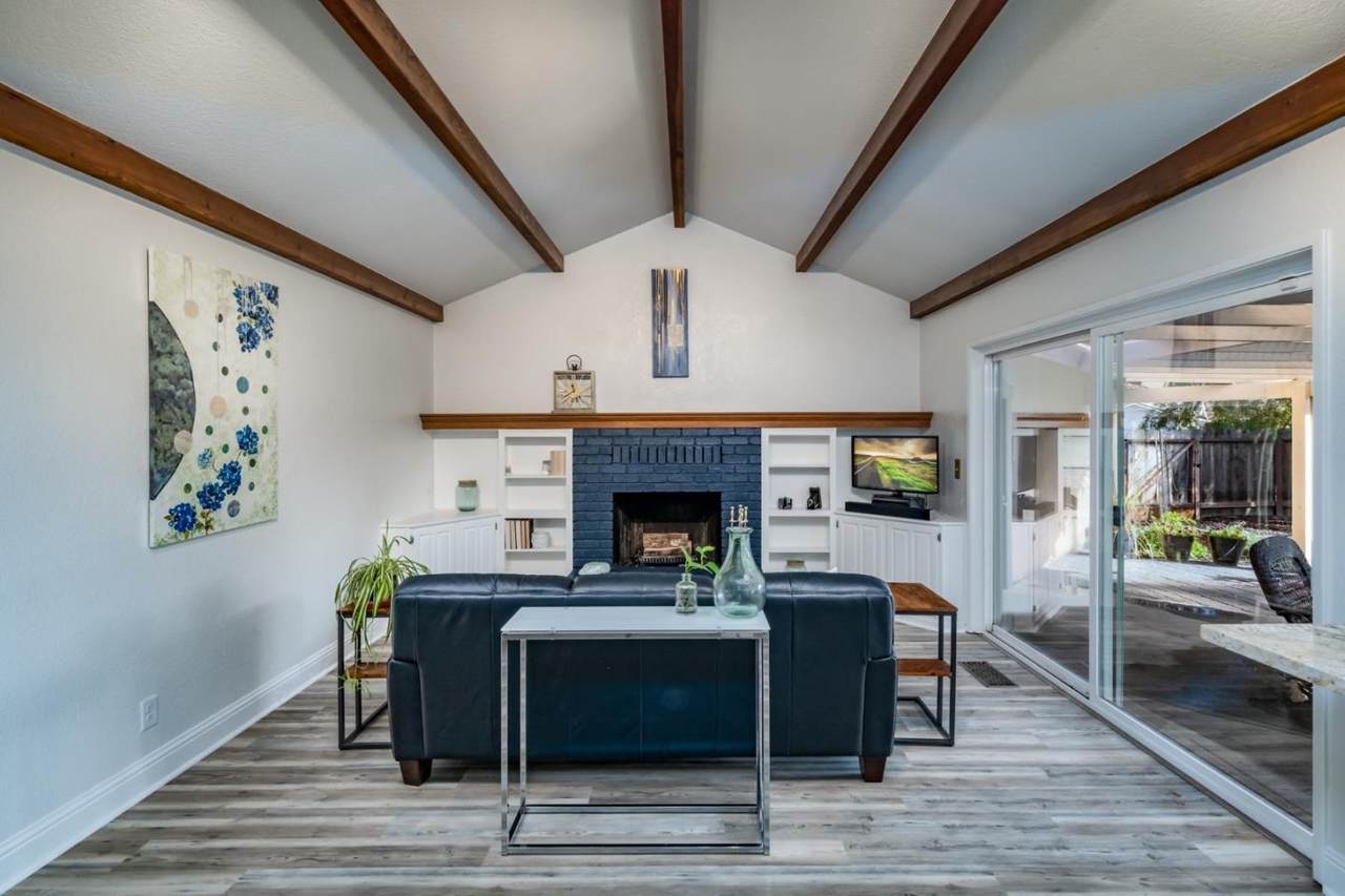 900 Parkside Ct - Photo 1